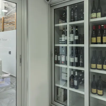 Art & Wine Boutique לרנקה