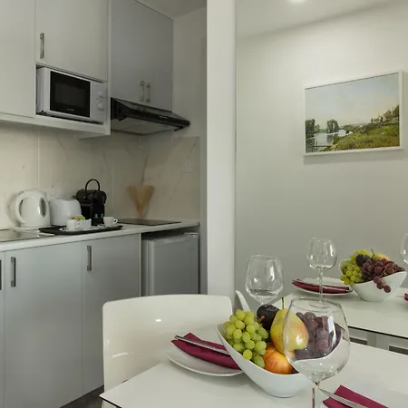 公寓式酒店 Art & Wine Boutique 拉纳卡