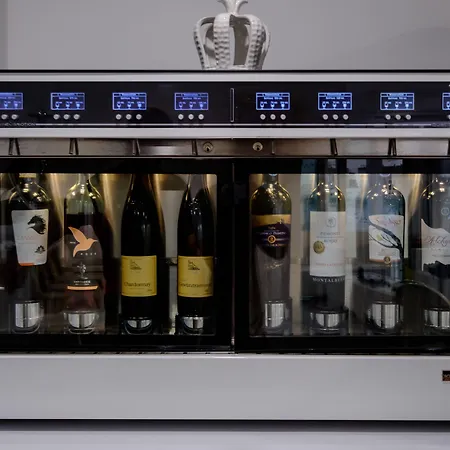 Art & Wine Boutique 拉纳卡