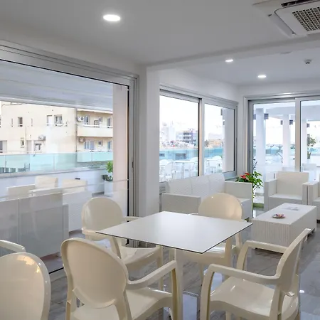 Art & Wine Boutique 拉纳卡