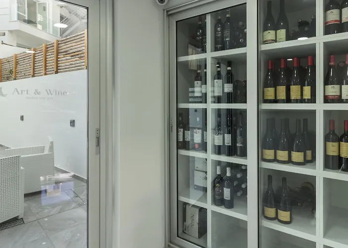 Art & Wine Boutique לרנקה