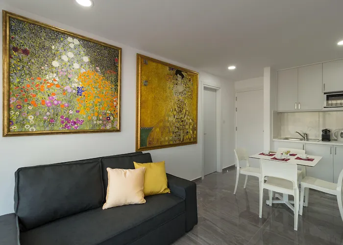 Art & Wine Boutique לרנקה