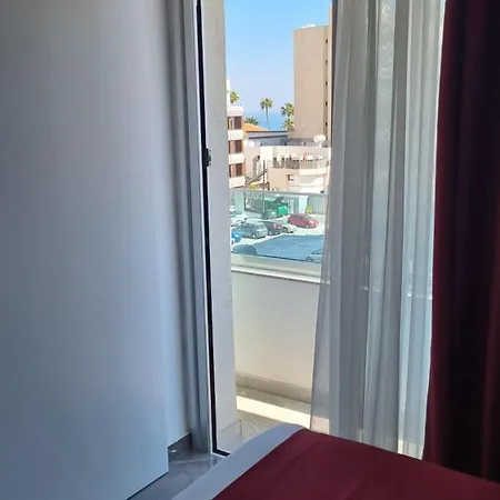 Art & Wine Boutique Lägenhetshotell Larnaca