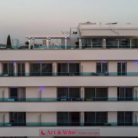 Art & Wine Boutique Apartmanhotel 4*