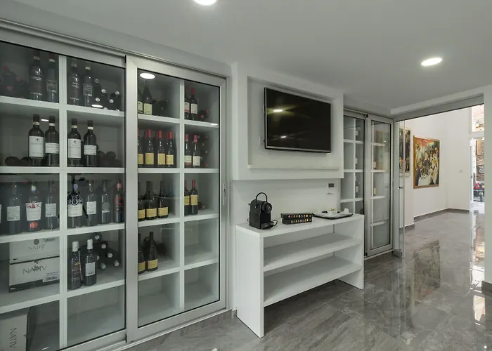 Art & Wine Boutique Hotel de apartamente Larnaca