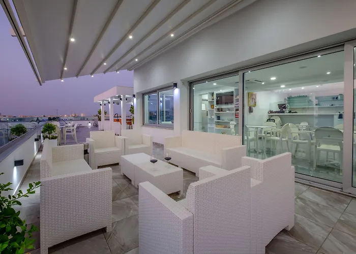 Art & Wine Boutique Hotel de apartamente Larnaca