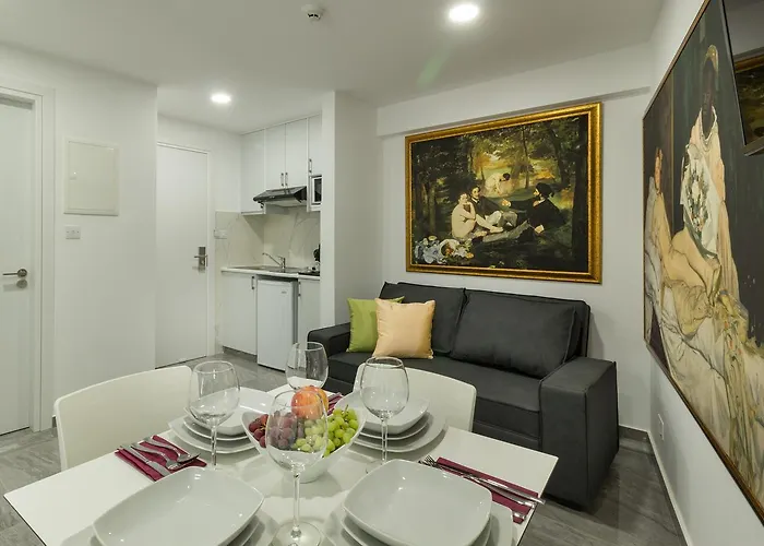 Art & Wine Boutique Hotel de apartamente Larnaca