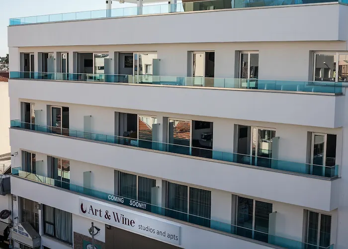 Art & Wine Boutique Hotel de apartamente 4*